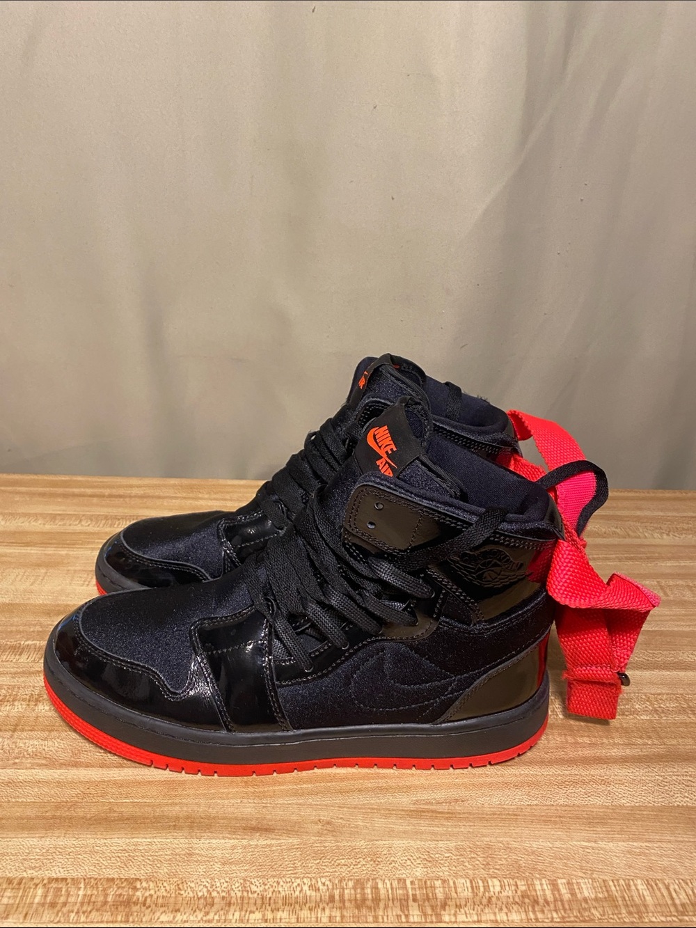 Nike Air Jordan 1 Nova XX Bred Black/Bright Crimson AV4052-006 Women 9 - Picture 6 of 7